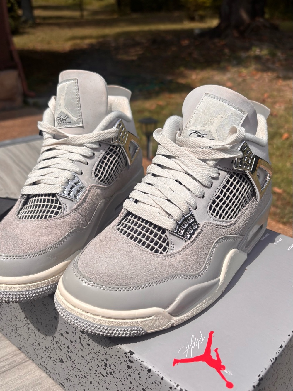 Jordan 4 Frozen Moments 🩶 - Picture 6 of 7
